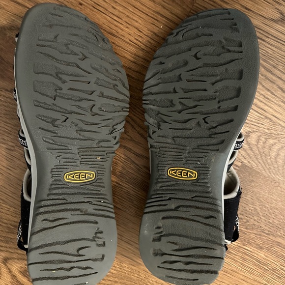Keen Walking Sandals - Picture 3 of 4